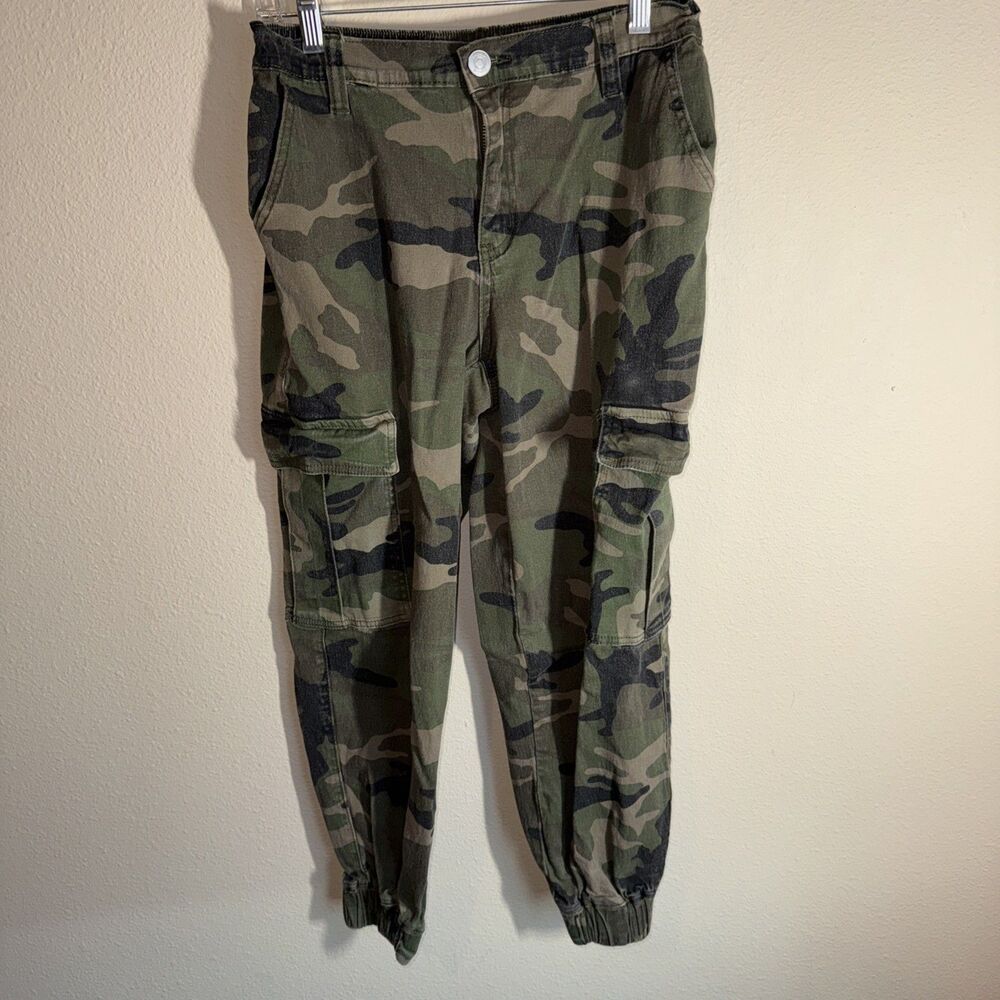 Rue21 Women’s Cropped Cargo Pants Camo
